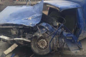 В лобовом столкновении между BMW X5 и «Лада ВИС» на С Перовской пострадали три человека