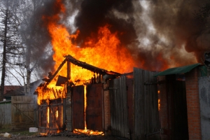 В Астраханской области при пожарах в  сауне и неэксплуатируемом здании спасли восьмерых