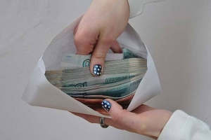 Астраханка отдала «сотрудникам института паранормальных явлений» около миллиона рублей