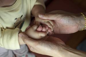 В Астрахани 29 женщин уговорили не отказываться от младенцев