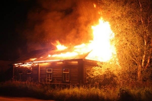 В Астраханской области снова сгорели дом и сауна, спасены пятеро