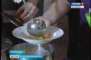 Уха из судака! Астраханские студенты соревновались в приготовлении рыбного супа