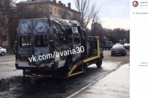 Пассажирская маршрутка сгорела в Ленинском районе Астрахани