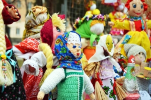Астраханцев приглашают к участию в конкурсе на лучшую масленичную куклу