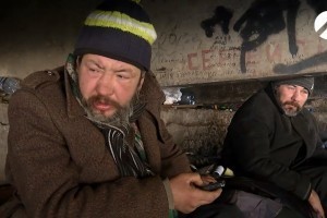 Трое бездомных, живущих под мостом в Астрахани, грезят мечтой отправиться к Байкалу