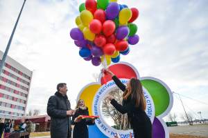 В День российского студенчества в Астрахани был открыт арт-объект "Ромашка"