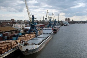 «Астраханский порт» планирует увеличить перевалку грузов до 1 миллиона тонн