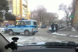 Астраханцы обсуждают подозрительный автомобиль, который якобы стоит в центре города