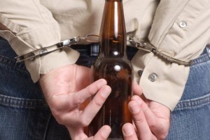 В Астрахани за кражу двух бутылок алкоголя задержан безработный местный житель