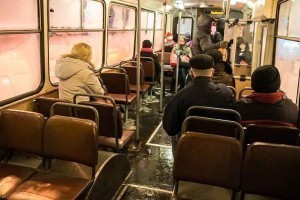 В Астрахани 14-летний подросток получил перелом в троллейбусе
