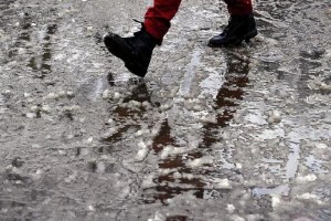 В Астраханской области 6 февраля мокрый снег, на дорогах гололёд
