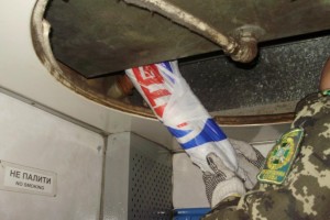 В туалете поезда Атырау-Астрахань прятали газетный свёрток