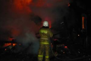 Ночью в Астрахани произошел пожар в Ленинском районе. Есть пострадавший