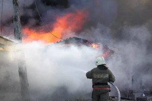В Астрахани пожар в Ленинском районе унёс жизнь мужчины, ещё один - в больнице