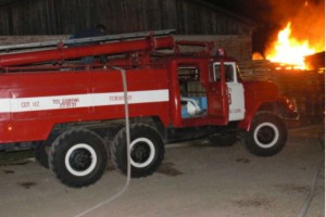 В Астраханской области сгорели хозпостройка и квартира