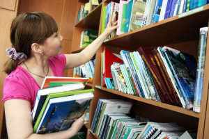 Икрянинская библиотека получила в дар около тысячи книг