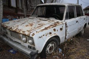 В Астрахани разыскивают владельцев автохлама
