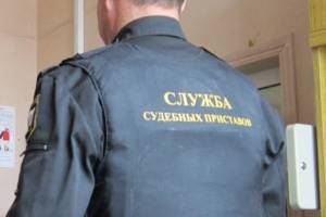 В Астрахани на парковке популярного торгового центра арестовали машину