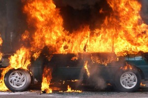 В Астраханской области ночью горел автомобиль, ещё один пожар неизвестный устроил умышленно