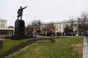 Астраханцы митинговали в центре города