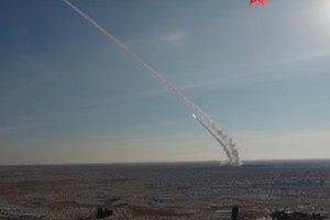 Появилось видео запуска 12 ракет комплекса ПВО С-400 «Триумф» в Астраханской области