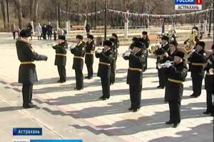 Военный оркестр Каспийской флотилии исполнил дефиле