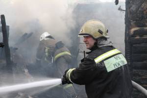 В Астраханской области подожгли дом