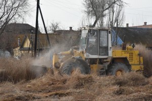В Астрахани приступили к весенней уборке