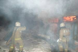 В Астрахани на пожаре пострадал человек