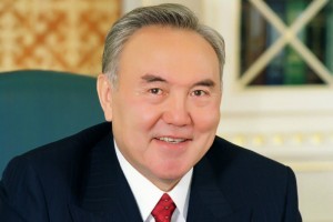 Президенту Казахстана приходится учить чиновников общаться с женщинами