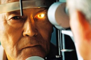 Британские учёные выявили связь между курением и катарактой