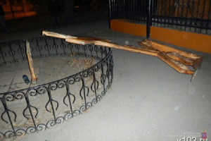 В Волгограде вандалы сломали и пытались сжечь православный крест у церкви Иоанна Предтечи