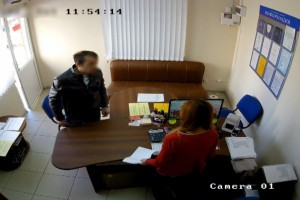 В Астрахани совершено нападение на центр микрофинансирования, преступник задержан
