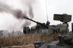 На военном полигоне под Астраханью мотострелки из Алании выполняют боевые стрельбы