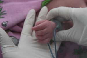 Новорождённая девочка из Астрахани впала в кому после проведения обряда по «заговору грыжи»