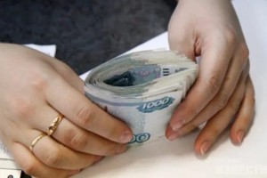 В Астраханской области руководитель досугового центра выписала себе 100 тыс руб премии