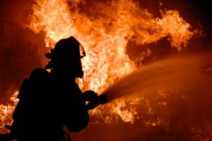 В Астраханской области при пожарах накануне спасены 19 человек