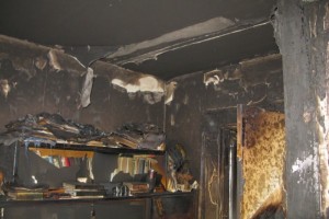 В Ленинском районе Астрахани сгорел жилой дом, спасены пятеро