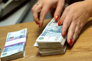 В Астрахани менеджер банка сняла средства со счетов 13 клиентов