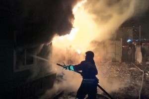 В Астраханской области при пожаре в жилом доме спасены шесть человек