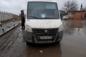 В Астрахани при резком торможении маршрутных такси пострадали две женщины
