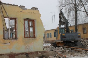 В Камызяке после вмешательства прокуратуры снесли аварийные дома