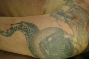 В Астрахани продавец опознал преступника по татуировке в виде дракона