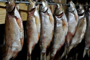 Из Астраханской области пытались вывезти свыше 130 кг вяленой рыбы без ветдокументов