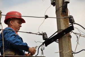 В Астраханской области восстанавливают оборванные линии электропередачи