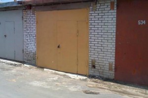 В Астрахани председатель гаражного кооператива присвоил себе бокс умершего владельца
