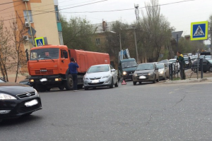 На пересечении улиц Боевая и Моздокская произошло ДТП, образуется серьезный затор
