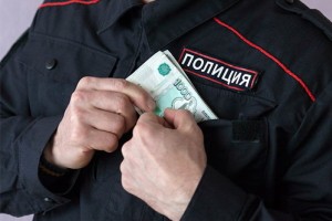 В Астрахани сотрудник полиции подозревается в получении взятки