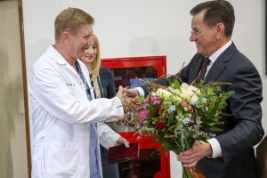 Александр Жилкин вручил госнаграду главному кардиохирургу региона