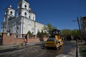 В Астрахани продолжают восстанавливать дороги